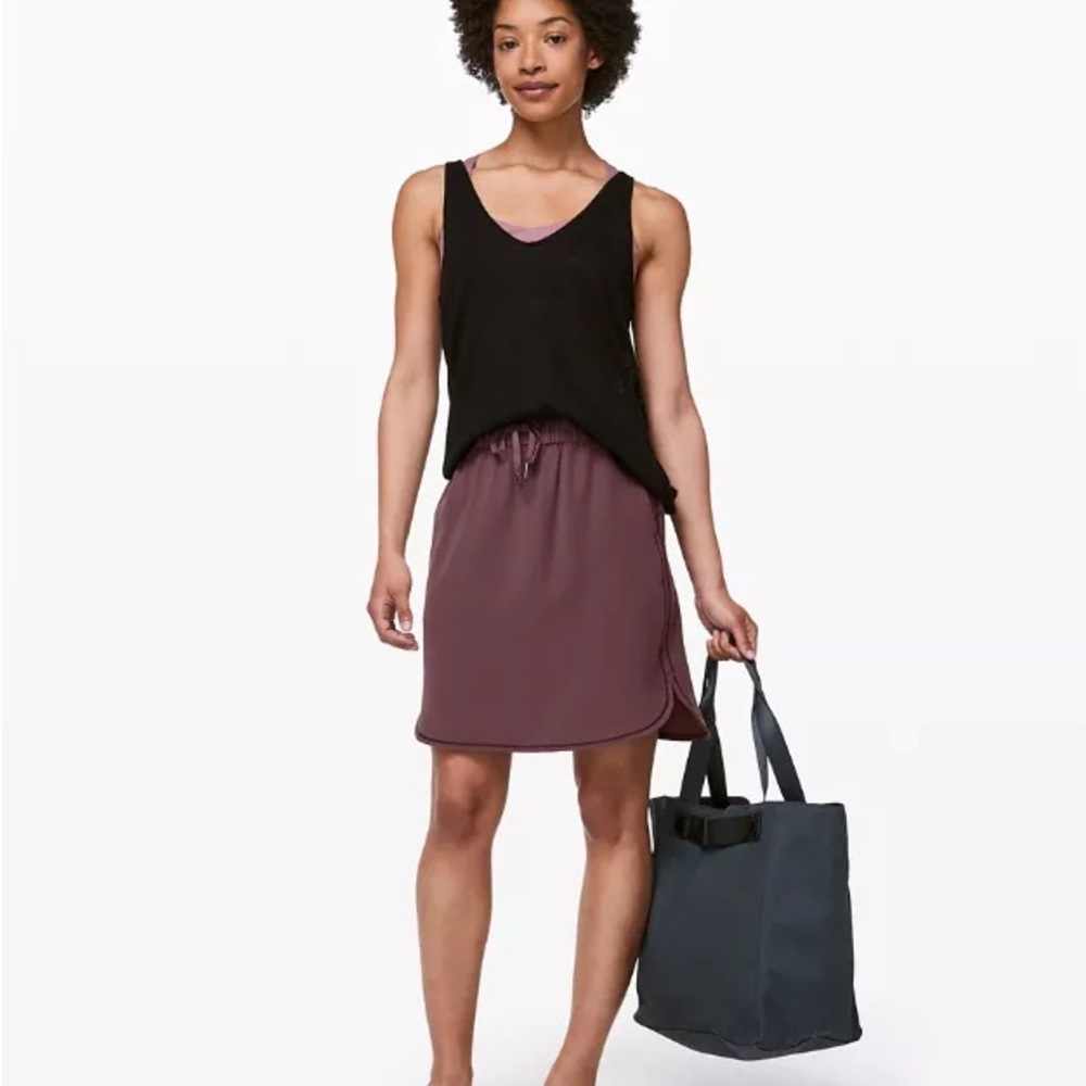 EUC lululemon On the Fly skirt. Drawstring, pockets, wrinkle-free. Size 2